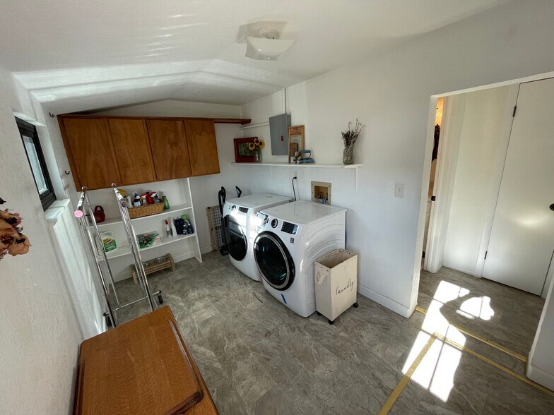 Building Photo - 2529 Bott Ave