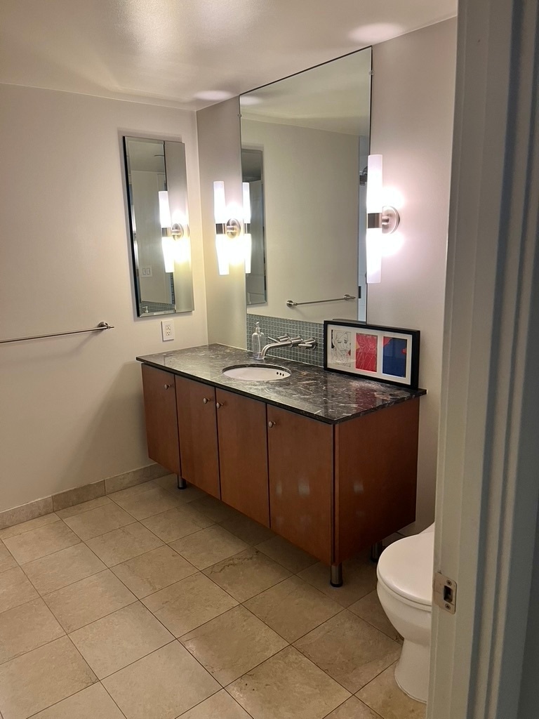 Building Photo - 1025 First St SE