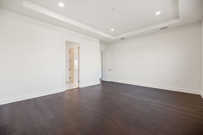 Building Photo - Brand New spacious 4bd/3.5bth Sarasota Hom...