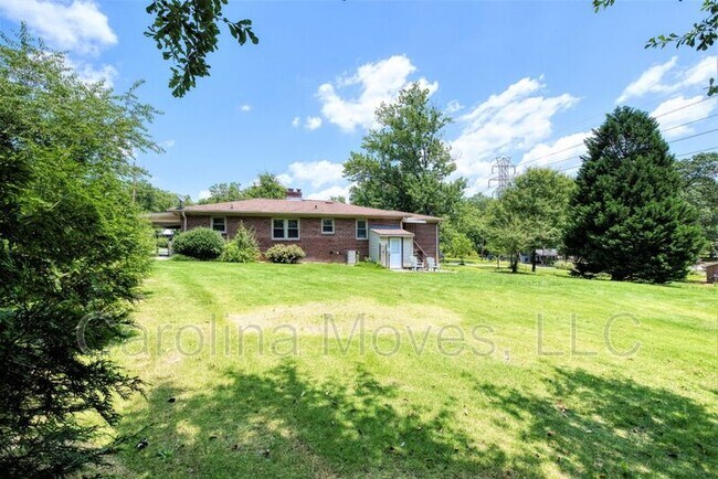 Building Photo - 119 Windemere Dr