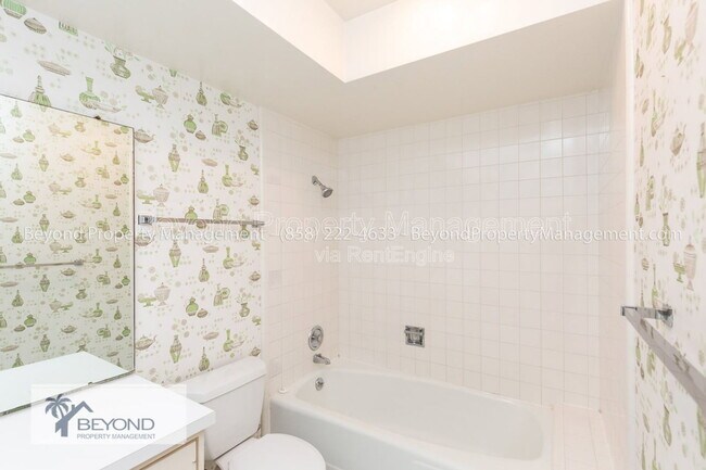 Building Photo - 6536 Avenida Manana