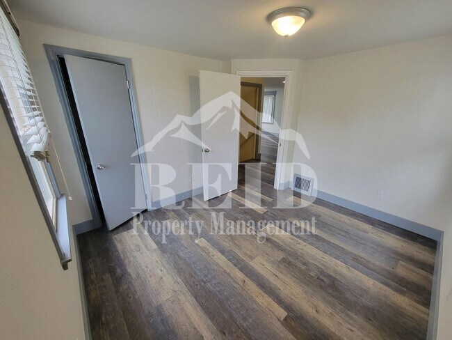Building Photo - Centrally Located Bremerton Home With Partial View of Sinclair Inlet from Deck