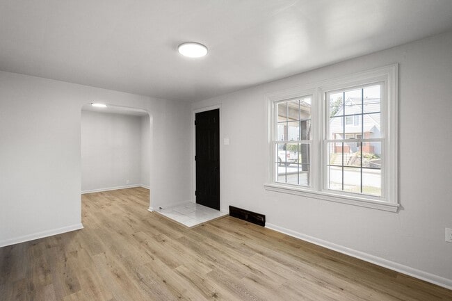 Building Photo - SCORE 50% OFF 1ST MONTH'S RENT IF SIGNED BY FEB 6! Stunning 4 Bedroom home in North Versailles av...