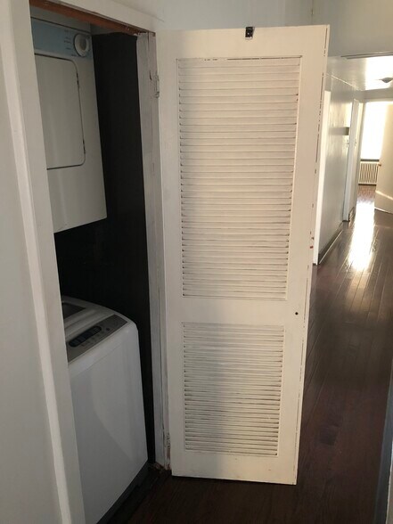 In Unit Laundry - 845 N 23rd St