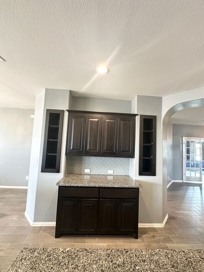 Building Photo - 4 Bed 2 Bath W/ BONUS ROOM Ready to Rent A...