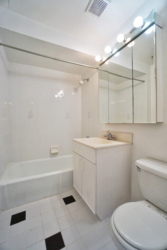 Building Photo - 339 101st St