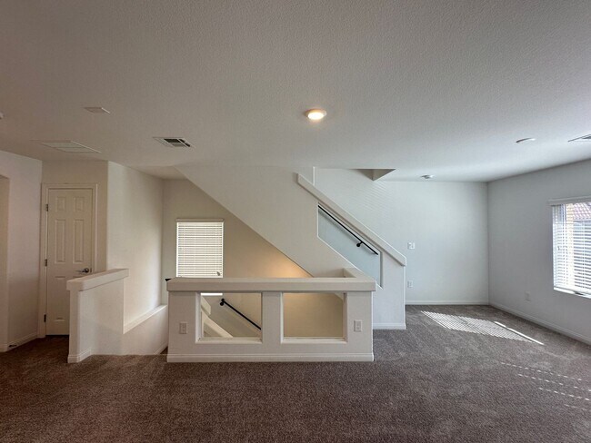 Building Photo - Robindale & Westwind