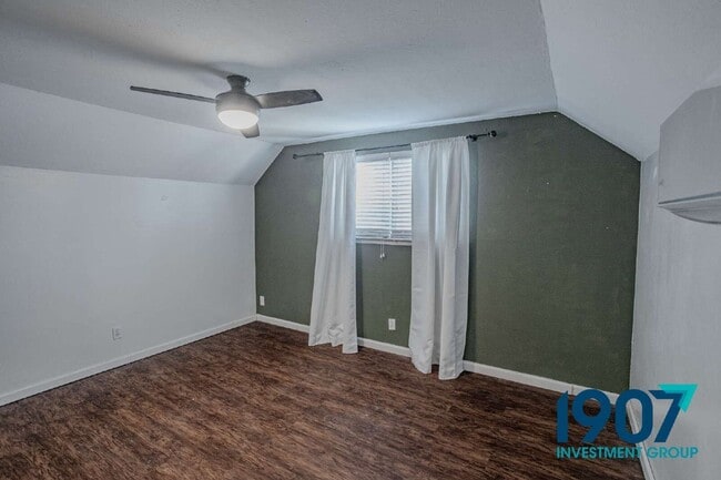 Building Photo - 616 Redstone Ave