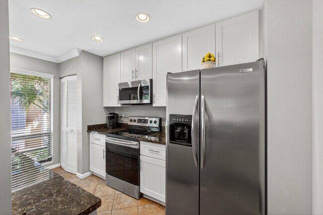 Building Photo - 605 Brackenwood Cove