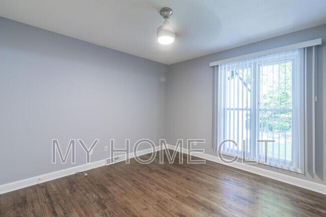 Building Photo - 3331 Erskine Dr
