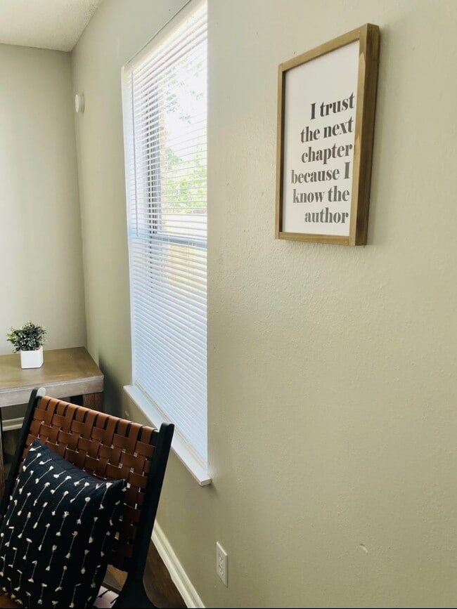 Building Photo - 336 Victor St