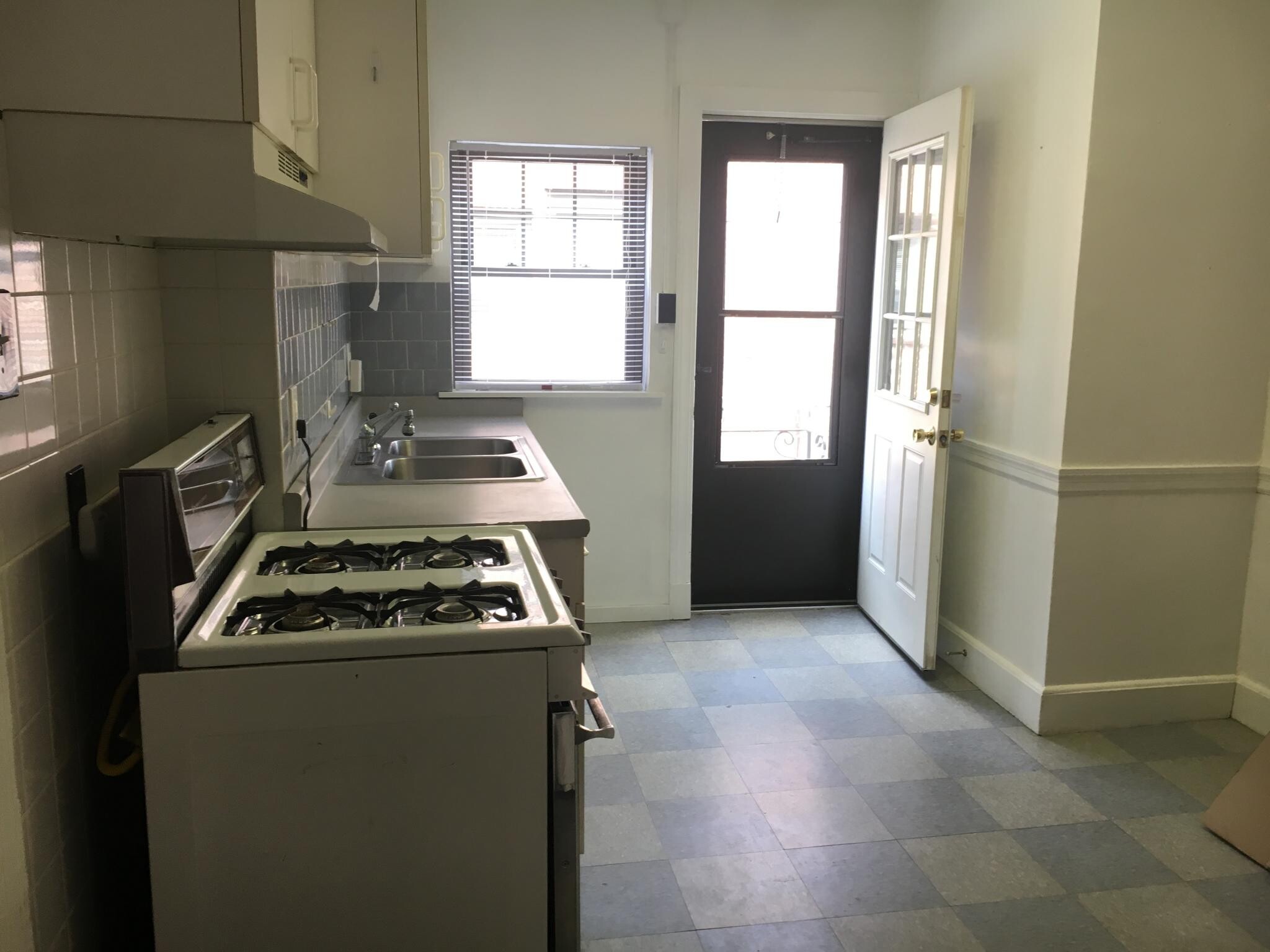 Building Photo - 15 Beechcroft St