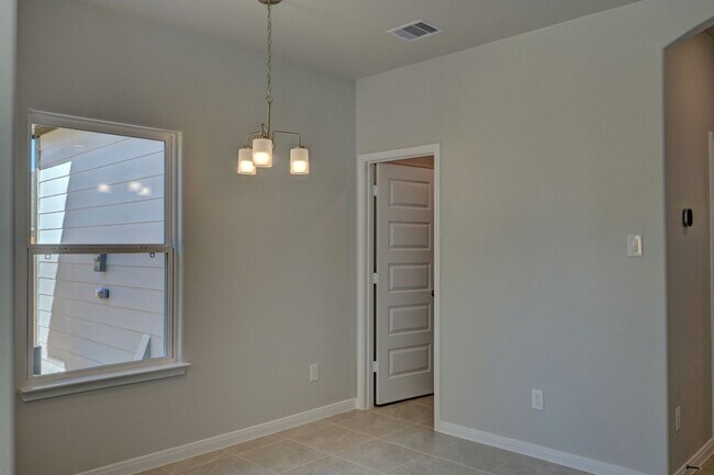 Building Photo - 11857 E Gate Dr