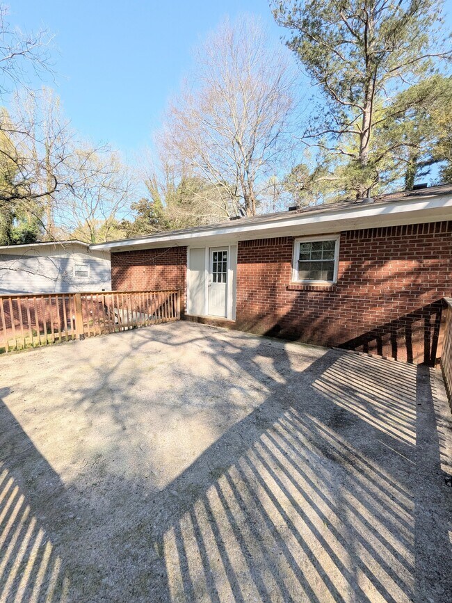 Building Photo - 905 Cone Rd