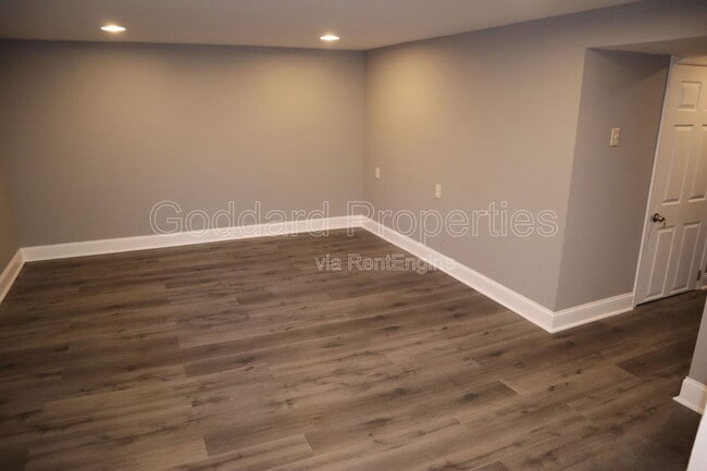 Building Photo - 5916 Northwood Dr