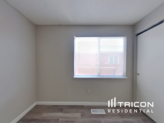 Building Photo - 6725 Canoe Hill Dr