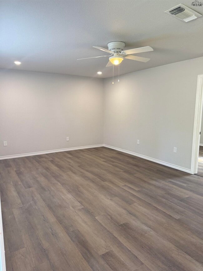 Building Photo - 1030 Wesley Dr