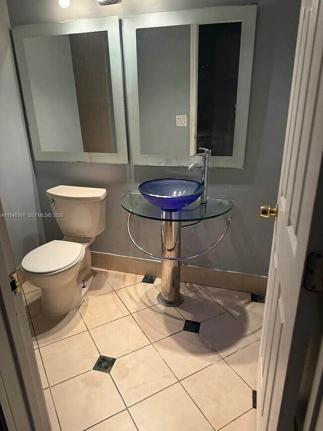 Building Photo - 812 SE 14th Ct