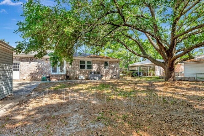 Building Photo - 4313 Helene Dr