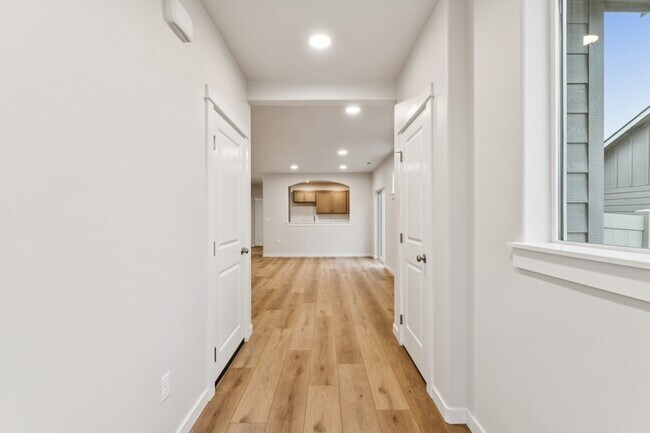 Building Photo - 2264 E Misty Fls St