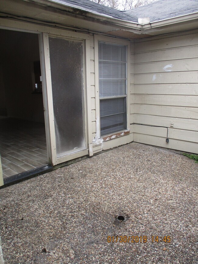 Building Photo - 10822 Lynbrook Dr