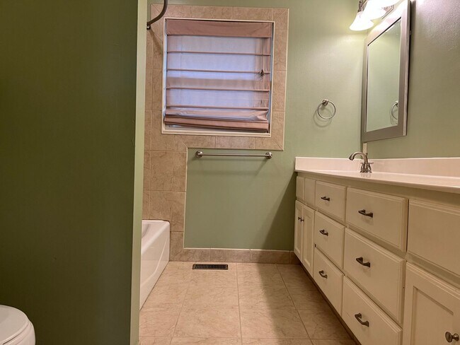 Building Photo - 7803 Delray Dr