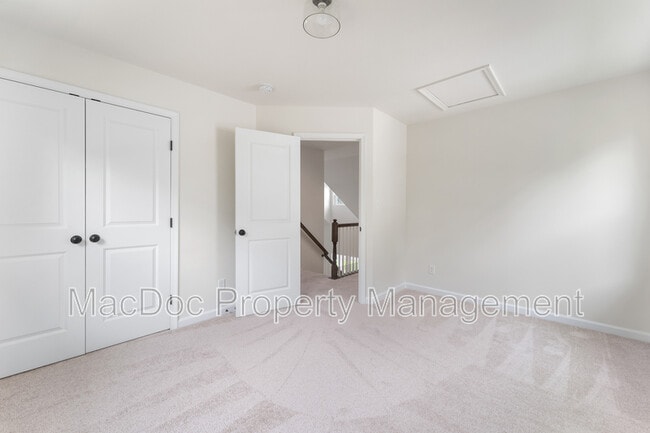 Building Photo - 105 Hillcrest Dr