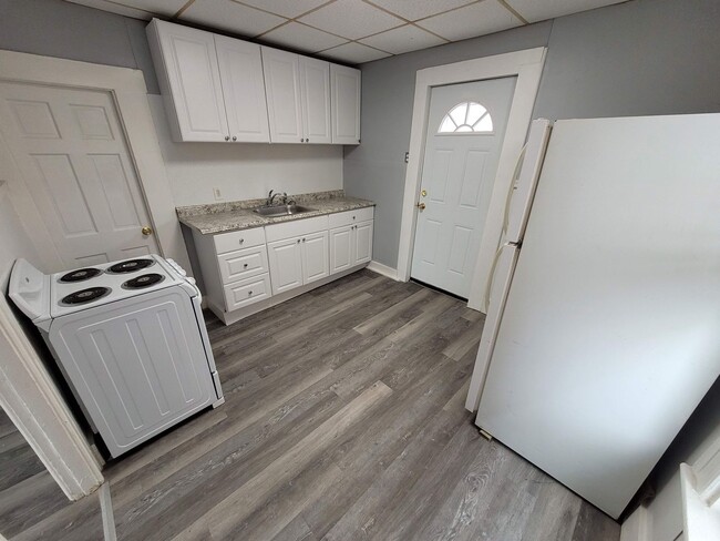 Building Photo - $1500 - Studio / 1 Bath Apartment in Downt...