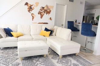 Building Photo - 1741 Horseshoe Cir