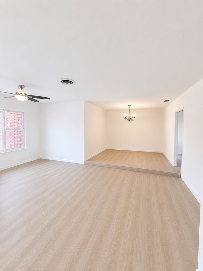 Building Photo - "Spacious & Renovated 4-Bed Oasis with Pool in Boca Raton - 2136 Sq Ft of Elegance!"