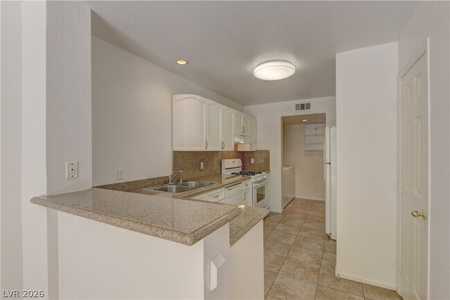 Building Photo - 8428 Majestic View Ave