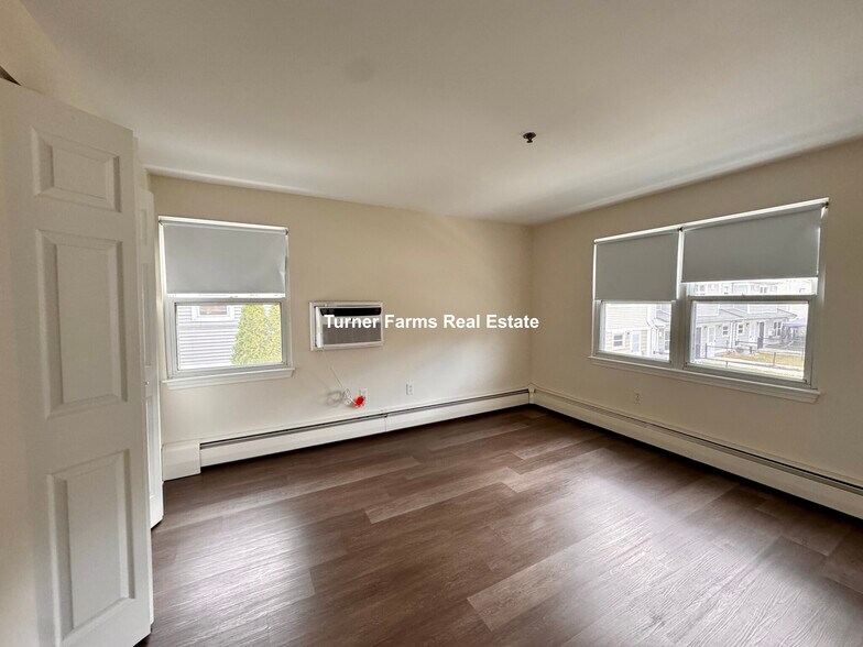 Building Photo - 2 Smith St