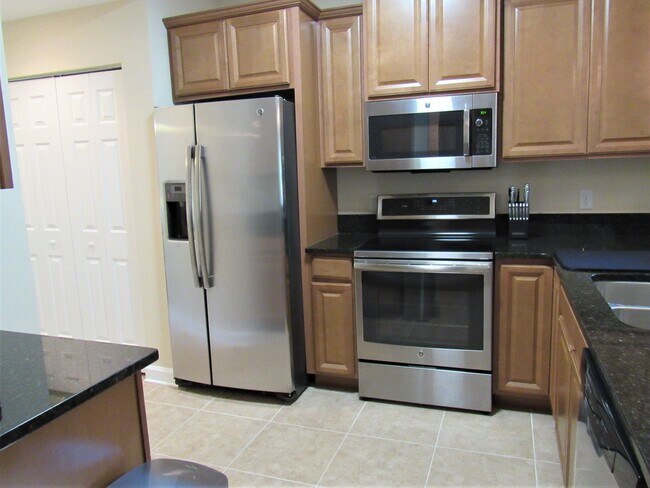 Building Photo - 468 Bouchelle Dr