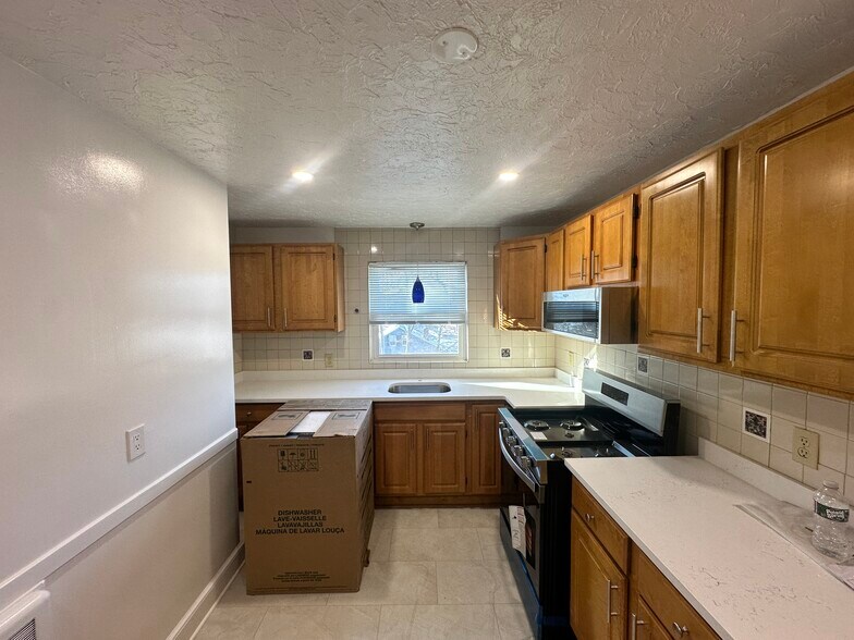 Building Photo - 5 Bishop Rd