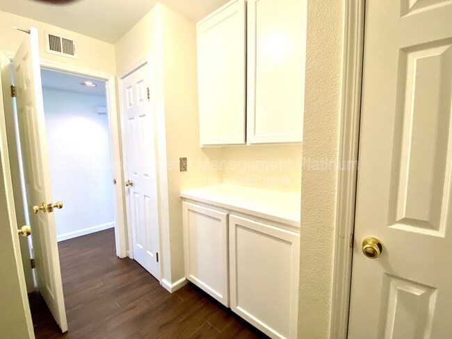 Building Photo - 5811 W Sample Ave