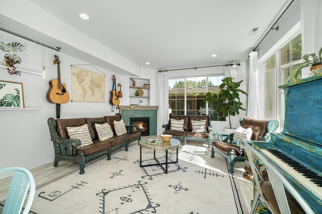 Building Photo - Woodinville Estate's Cozy Home