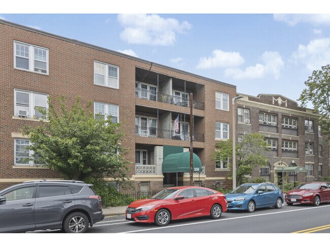 Primary Photo - 339 S Huntington Ave