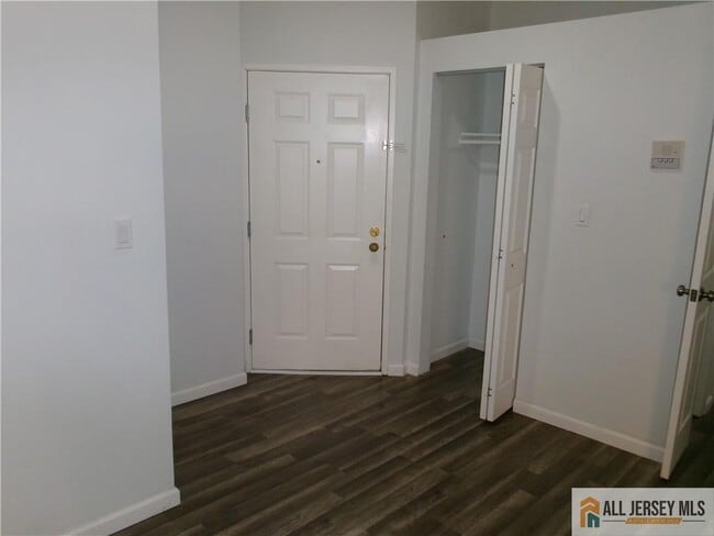 Building Photo - 4261 Bayberry Ct