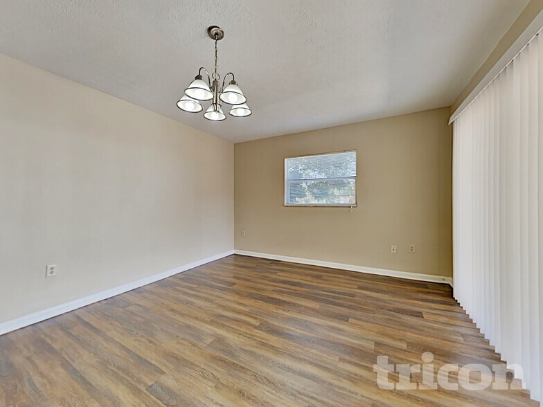 Building Photo - 1201 Windsor Cir