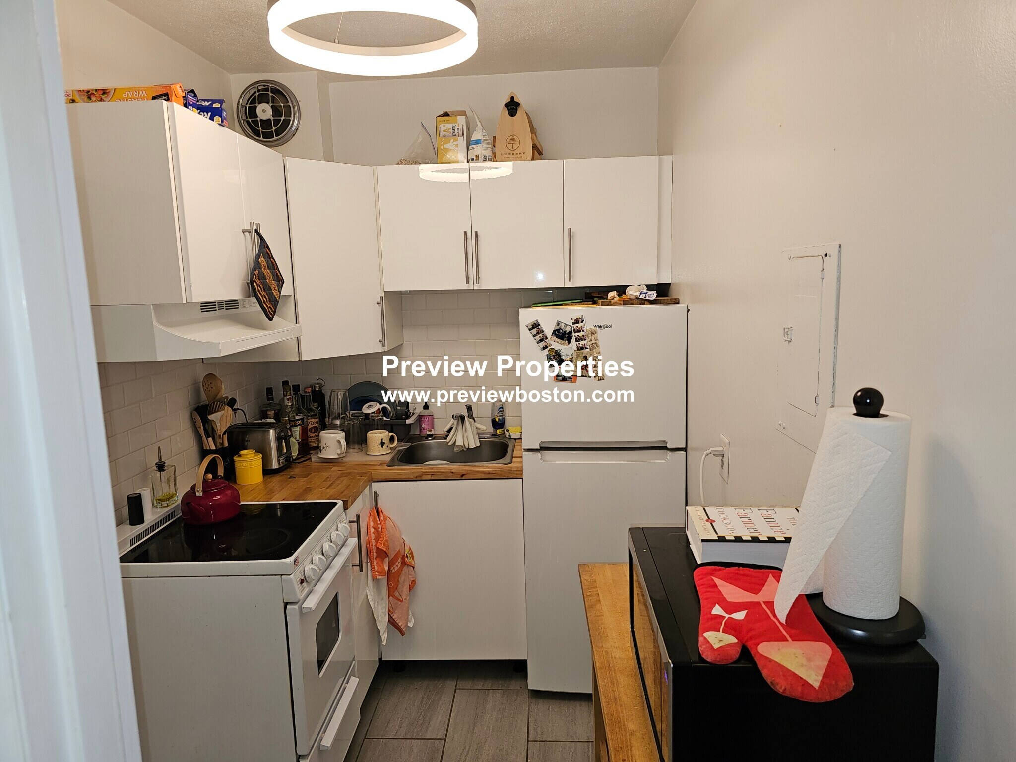 Building Photo - 922 Beacon St