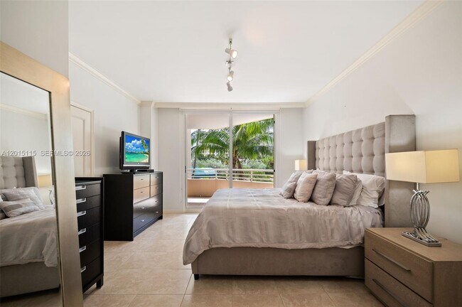 Building Photo - 888 Brickell Key Dr