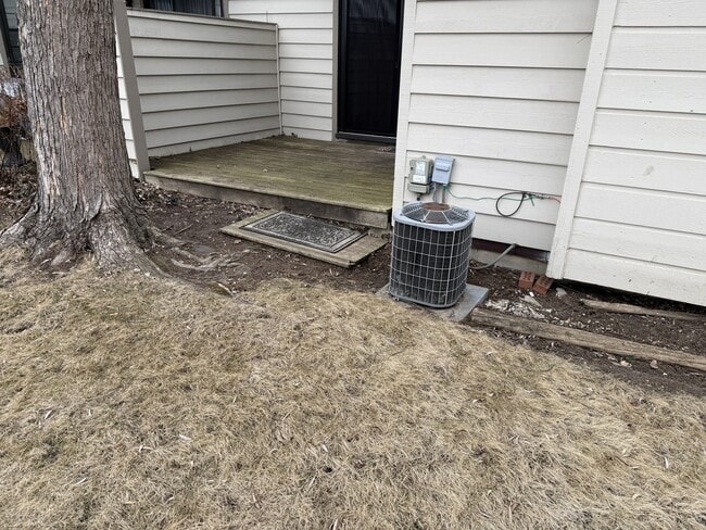 Building Photo - 704 Wakefield Rd