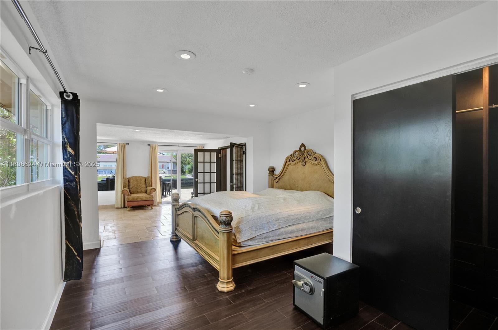 Building Photo - 3100 NE 56th Ct