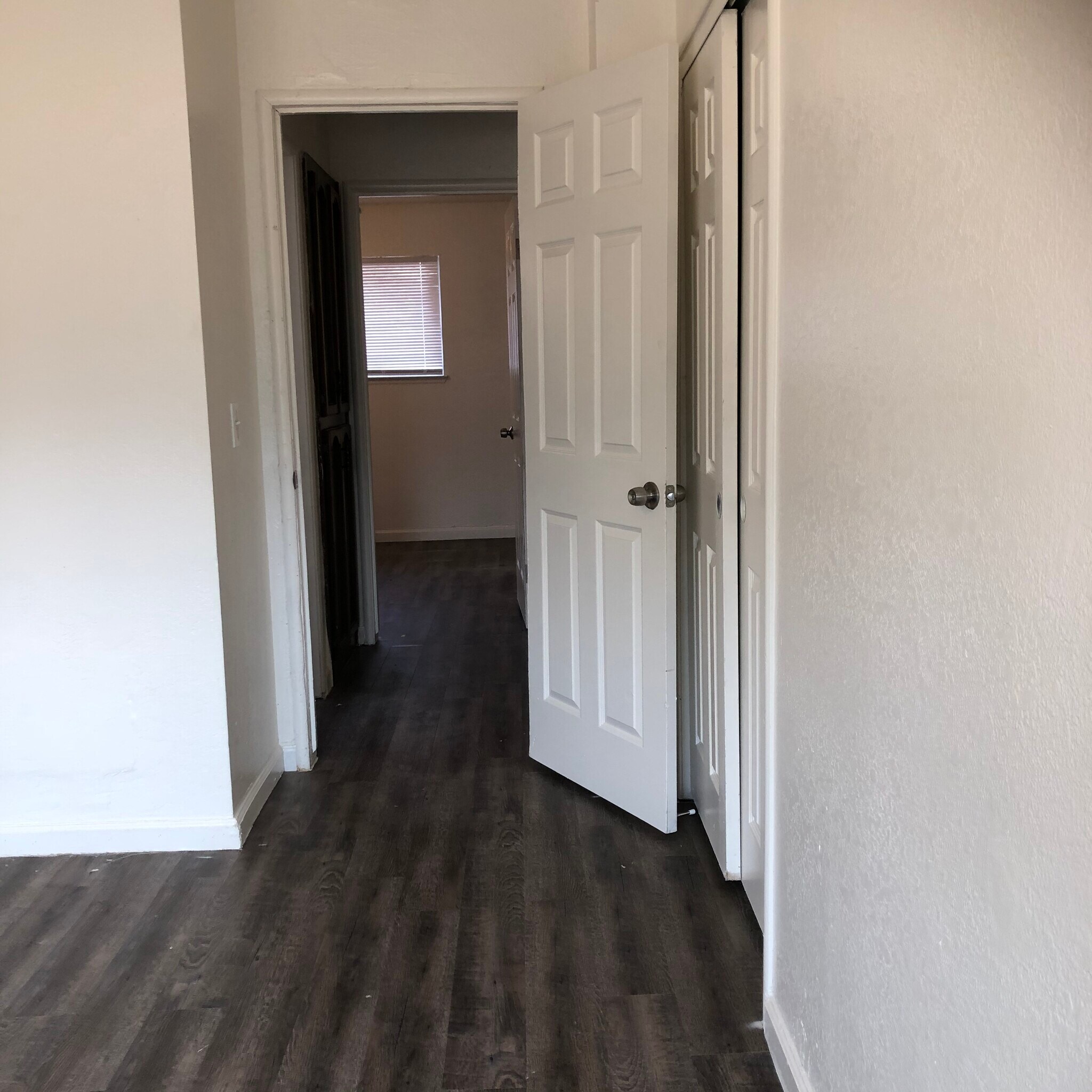 Building Photo - 2514 W Hemlock Ct