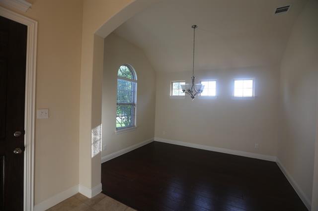Building Photo - 5820 Fremont Dr