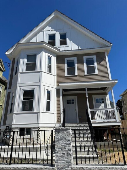 Building Photo - 9 Bartlett St