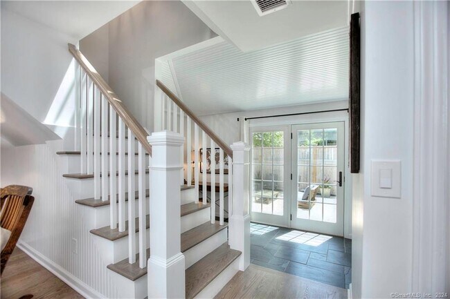 Building Photo - 1 Otter Trail