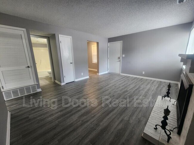 Building Photo - 660 S 20th St