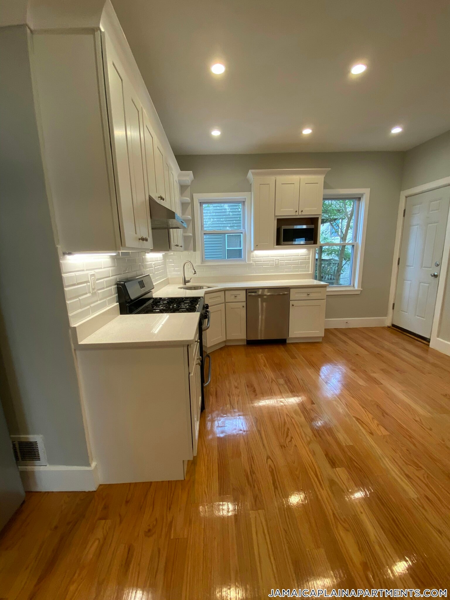 Building Photo - 164 Hyde Park Ave