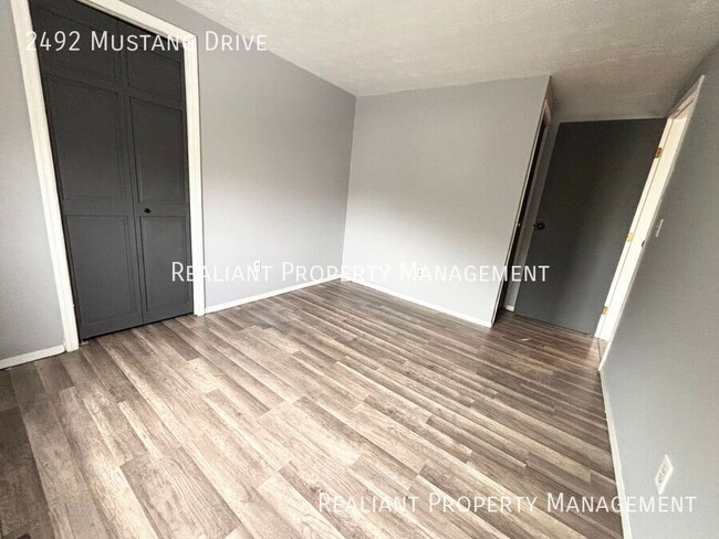 Building Photo - Charming Two-Bedroom Townhouse with Modern...